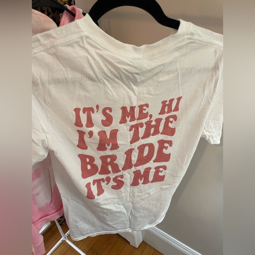 White T-Shirt "it's me hi I'm the bride it's me"1